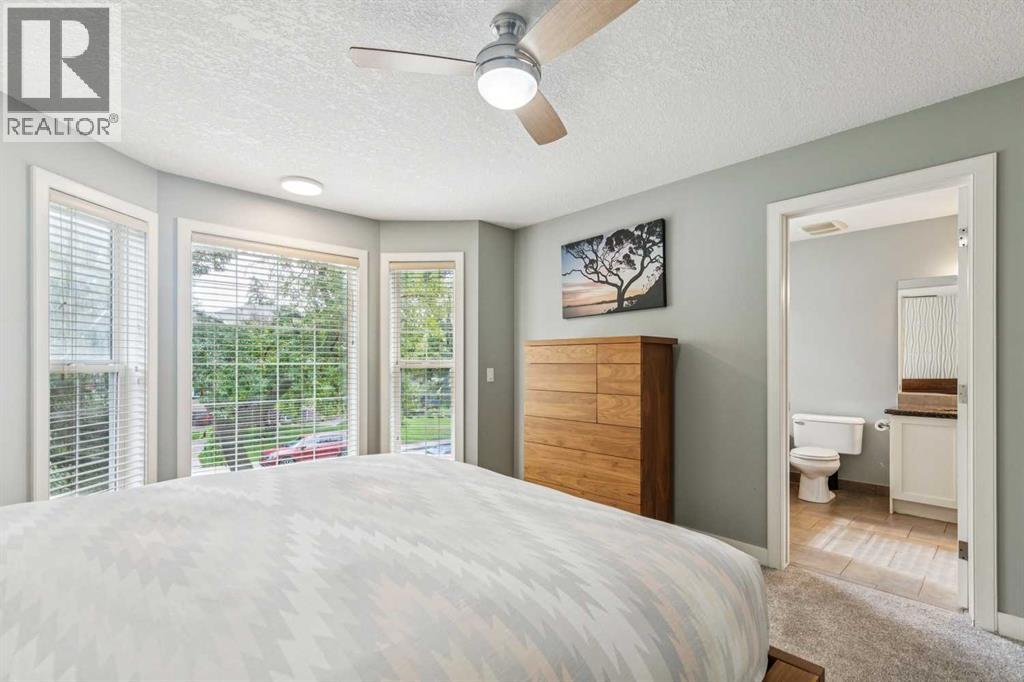 1046 Rundle Crescent NE - Image 16