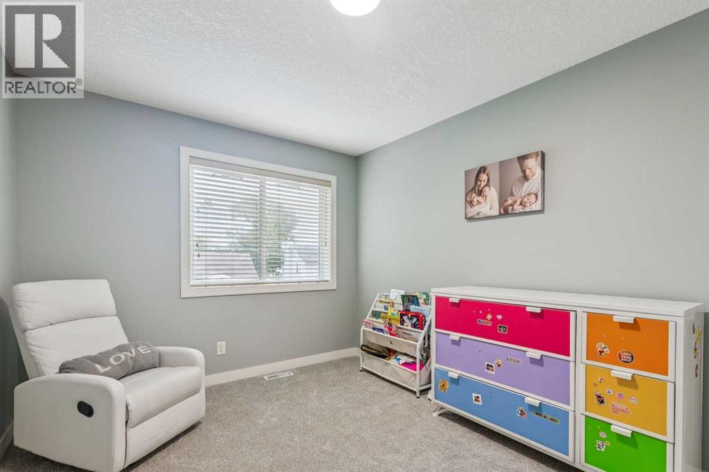 1046 Rundle Crescent NE - Image 21