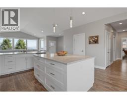 721 Timberline Dr, Campbell River, BC V9H0A3 Photo 13