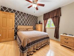 Bedroom - 250 Railway Street Se, Altona, MB R0G0B3 Photo 9