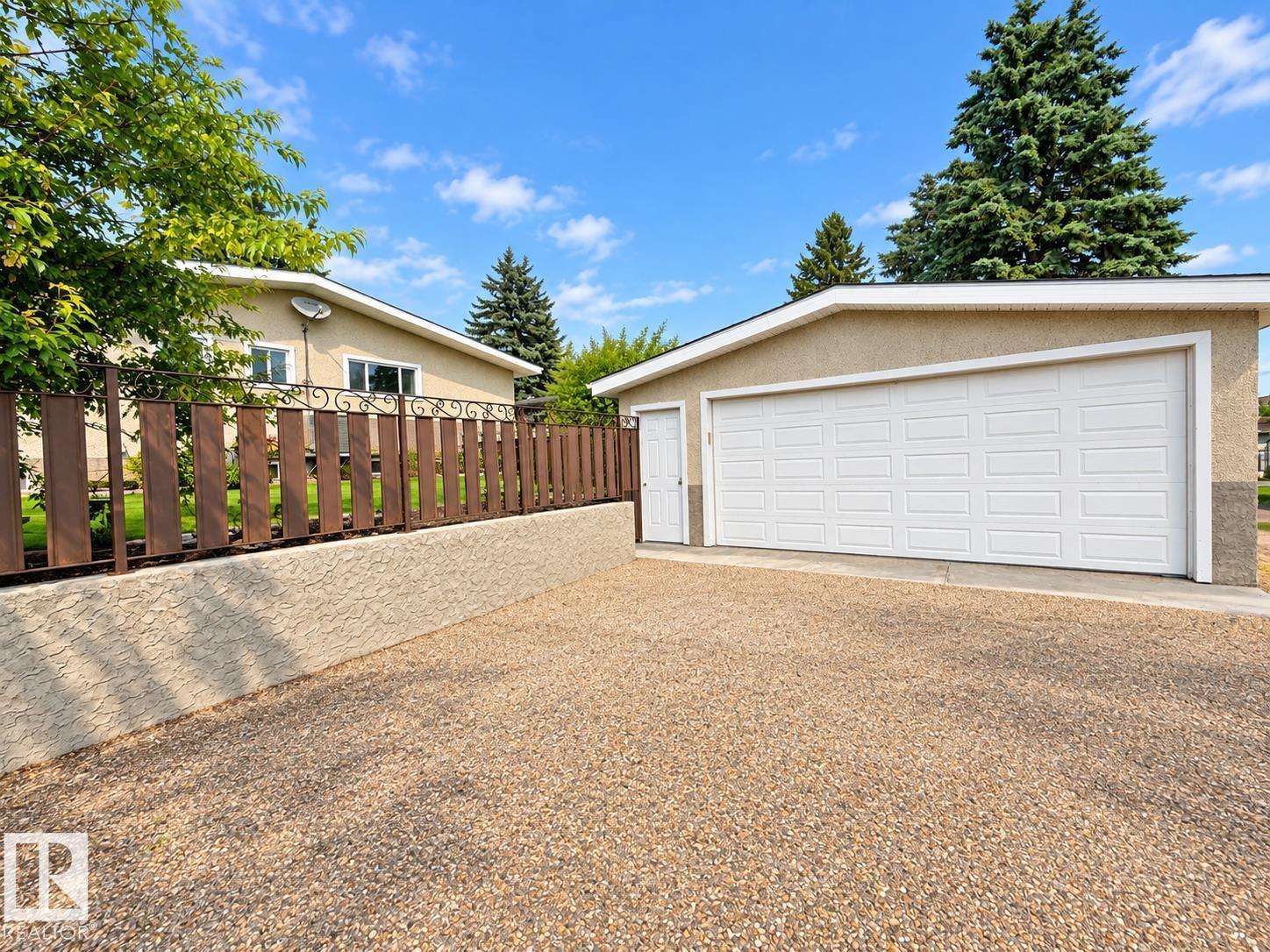 7011 141 Avenue NW NW - 33