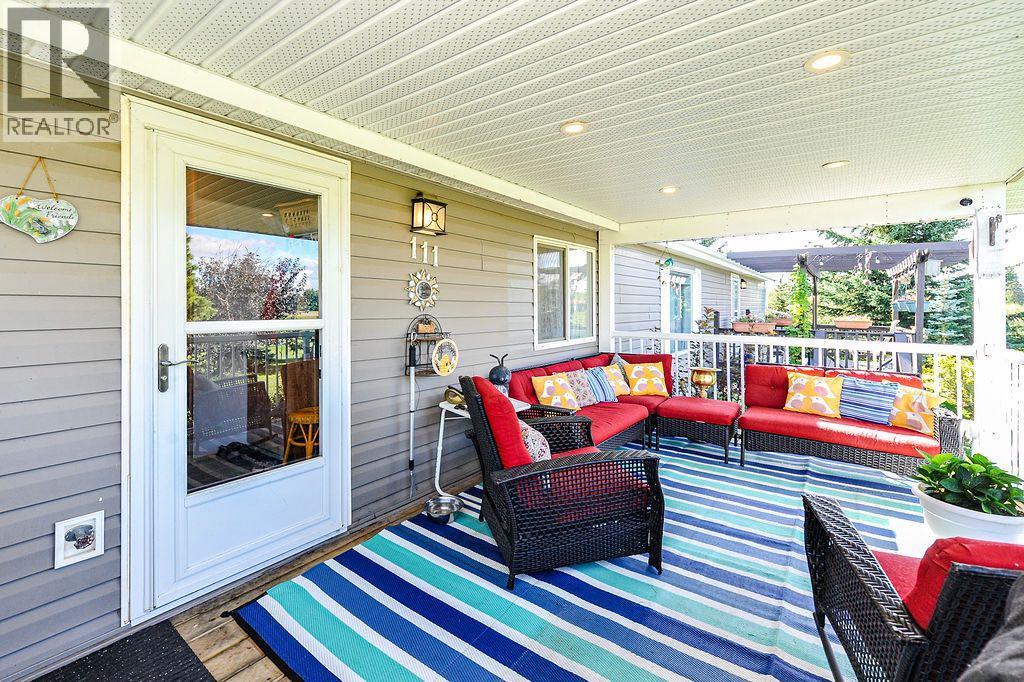 111 1 Street E, Round Hill — photo 8