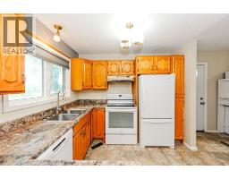 Kitchen - 5015 58 Street, Camrose, AB T4V2G7 Photo 7
