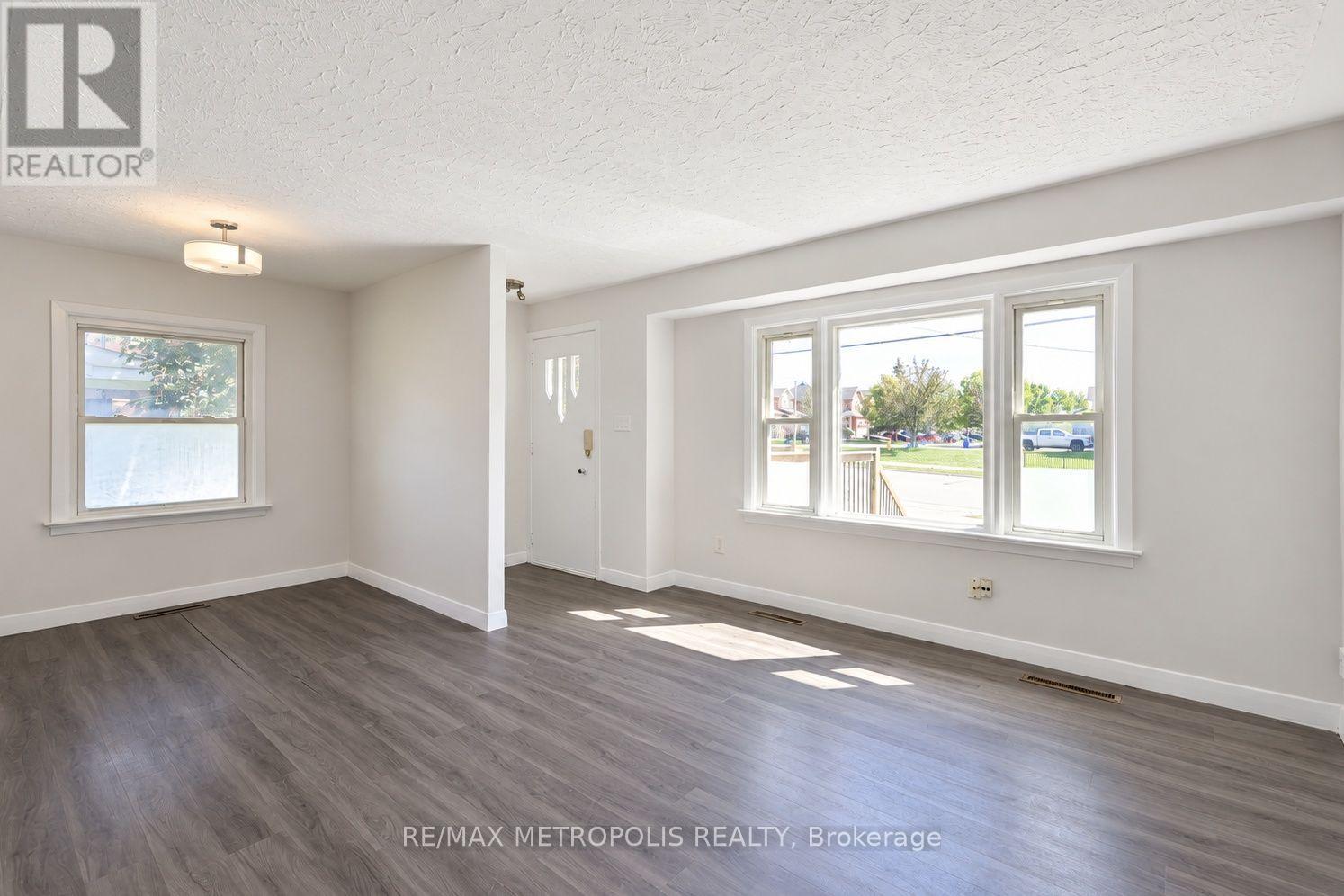 148 WINCHESTER ROAD E, Whitby (Brooklin) — photo 3
