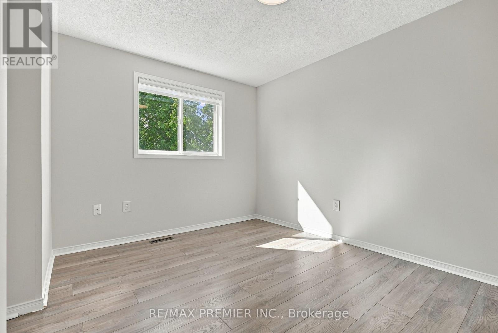 54 HERSEY CRESCENT N - 18