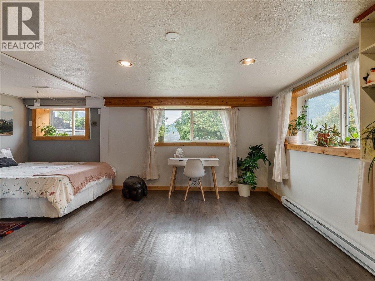 622 EIGHTH Street - 32