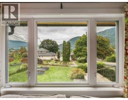 Full bathroom - 622 Eighth Street, Nelson, BC V1L3A7 Photo 9