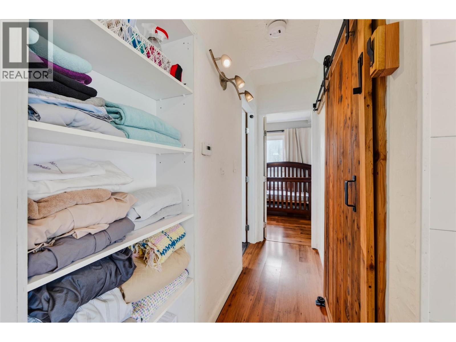 660 Dickens Street - 19
