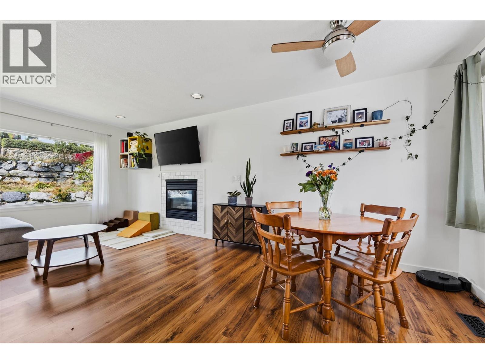 660 Dickens Street, Warfield — photo 9