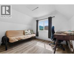 660 Dickens Street, Warfield, BC V1R2B6 Photo 32