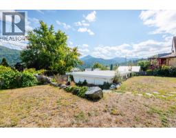 660 Dickens Street, Warfield, BC V1R2B6 Photo 54