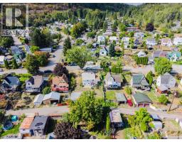 660 Dickens Street, Warfield, BC V1R2B6 Photo 70