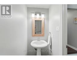 Foyer - 209 Tewsley Drive, Ottawa, ON K1V0Y7 Photo 7