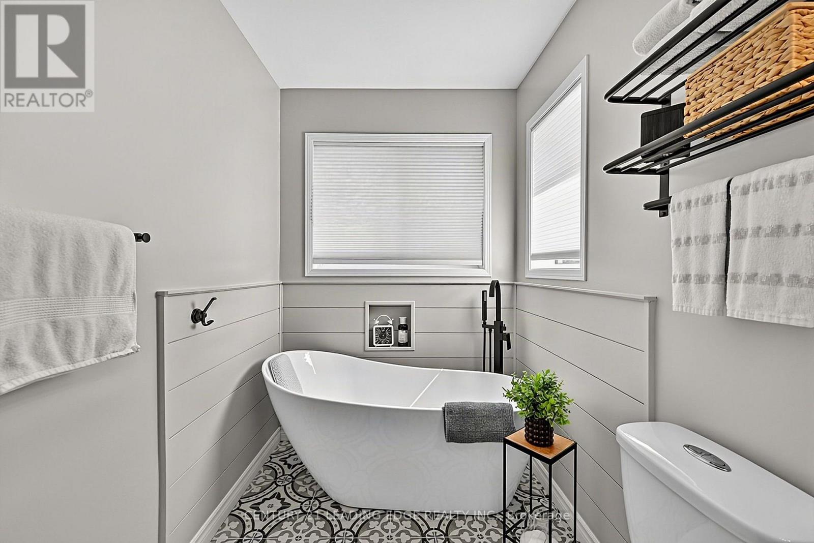 30 BOLSTER LANE - 25