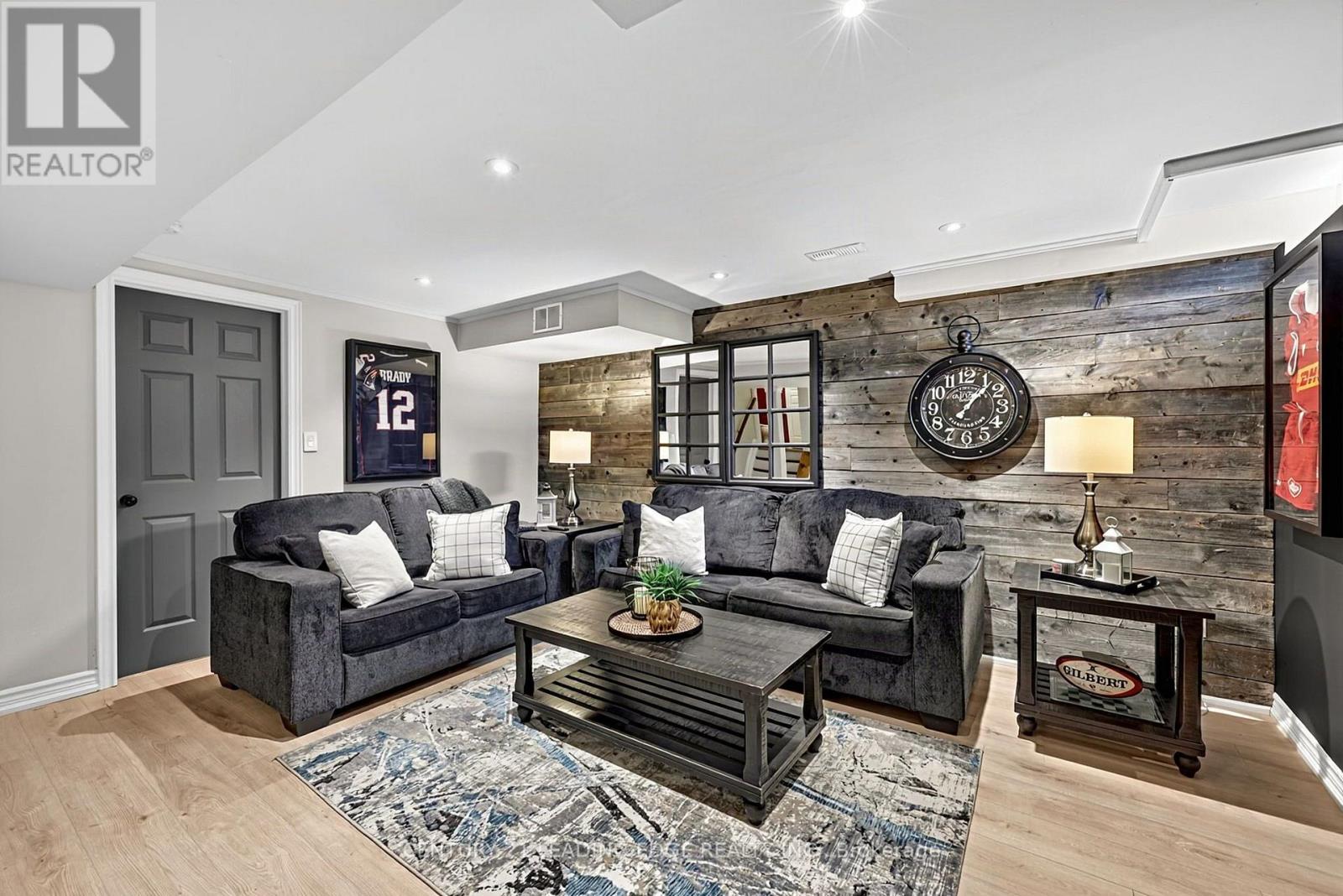 30 BOLSTER LANE - 34