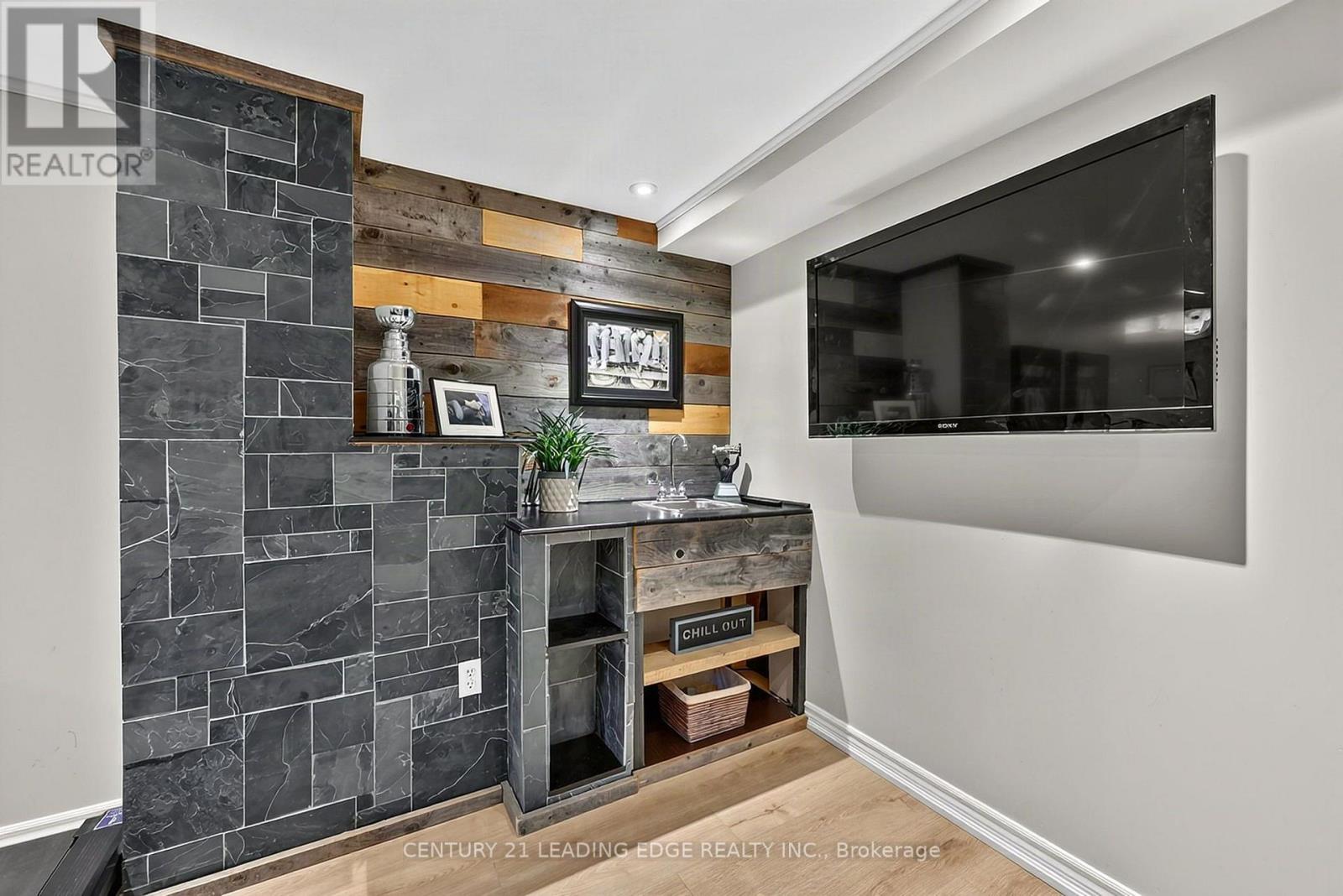 30 BOLSTER LANE - 37