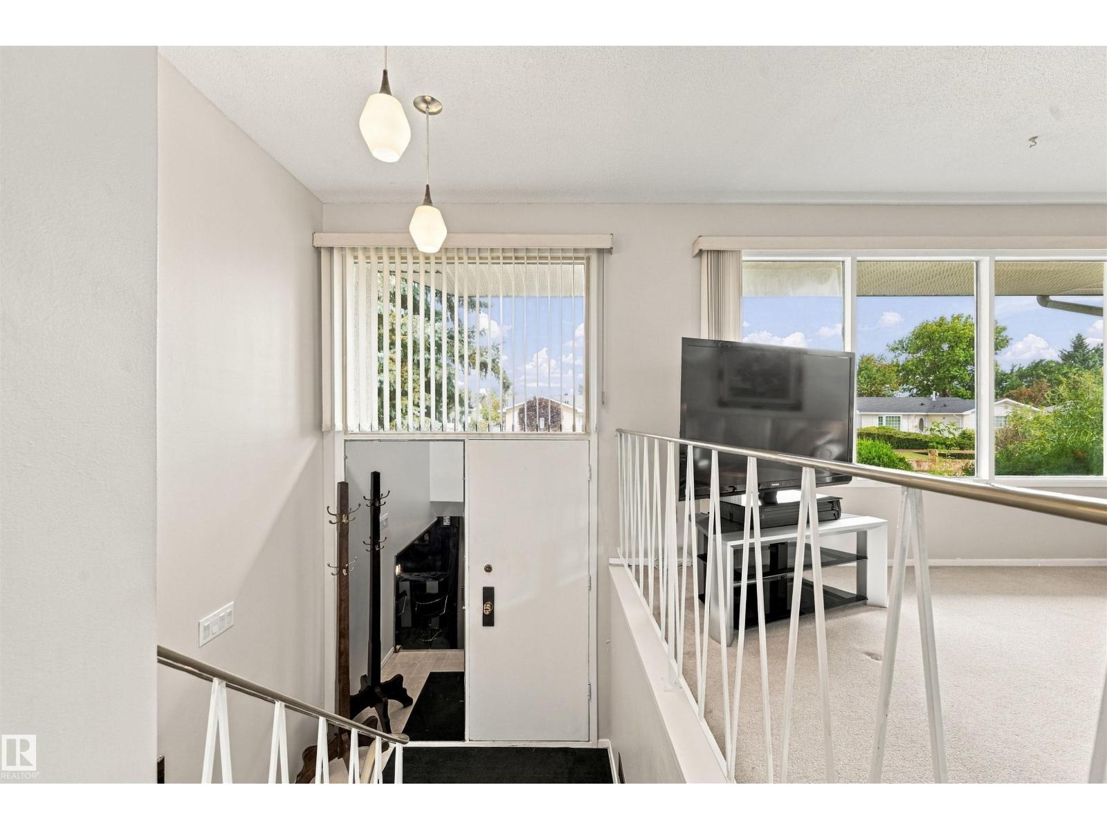 7911 152A AV NW - Image 18
