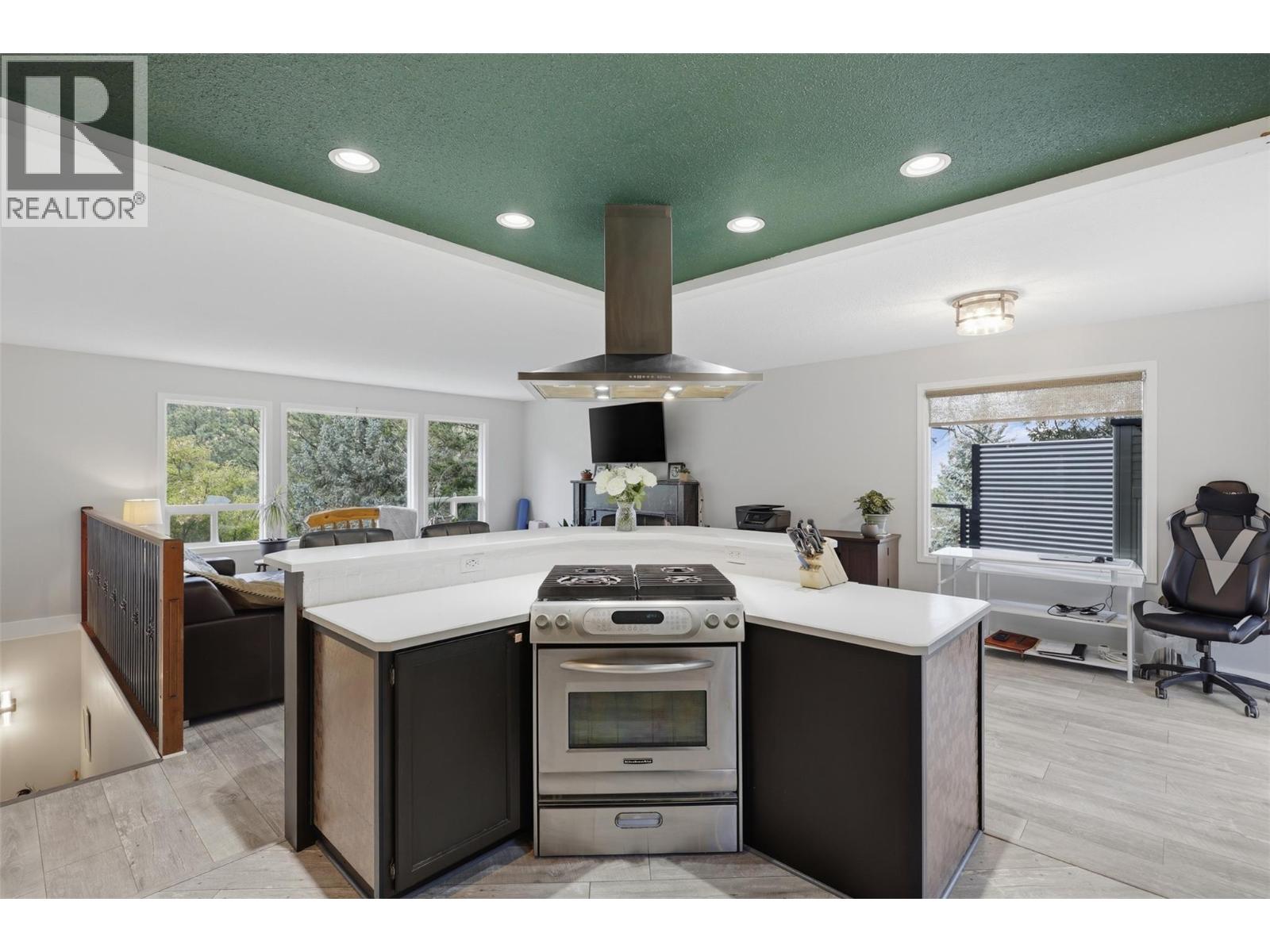 5545 Clearview Drive - Image 10