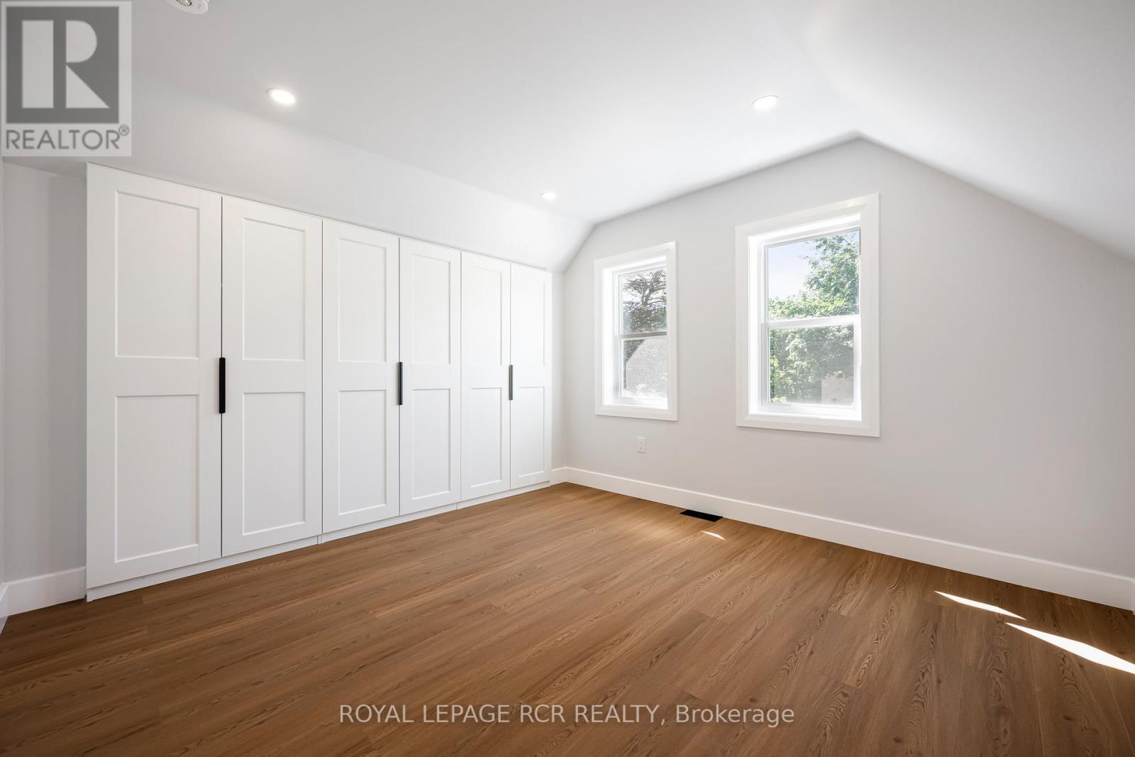 402 MAIN STREET E - Image 18