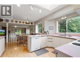 Balcony - 4802 Amblewood Dr, Saanich, BC V8Y2S3 Photo 10