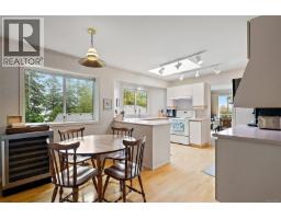 Family room - 4802 Amblewood Dr, Saanich, BC V8Y2S3 Photo 11