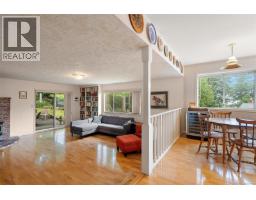 Kitchen - 4802 Amblewood Dr, Saanich, BC V8Y2S3 Photo 12