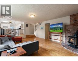 Living room - 4802 Amblewood Dr, Saanich, BC V8Y2S3 Photo 15