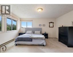 4802 Amblewood Dr, Saanich, BC V8Y2S3 Photo 20