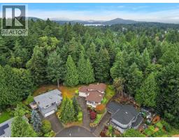 4802 Amblewood Dr, Saanich, BC V8Y2S3 Photo 30