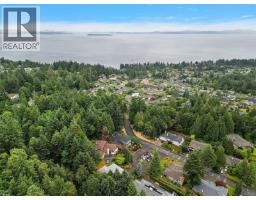 4802 Amblewood Dr, Saanich, BC V8Y2S3 Photo 31