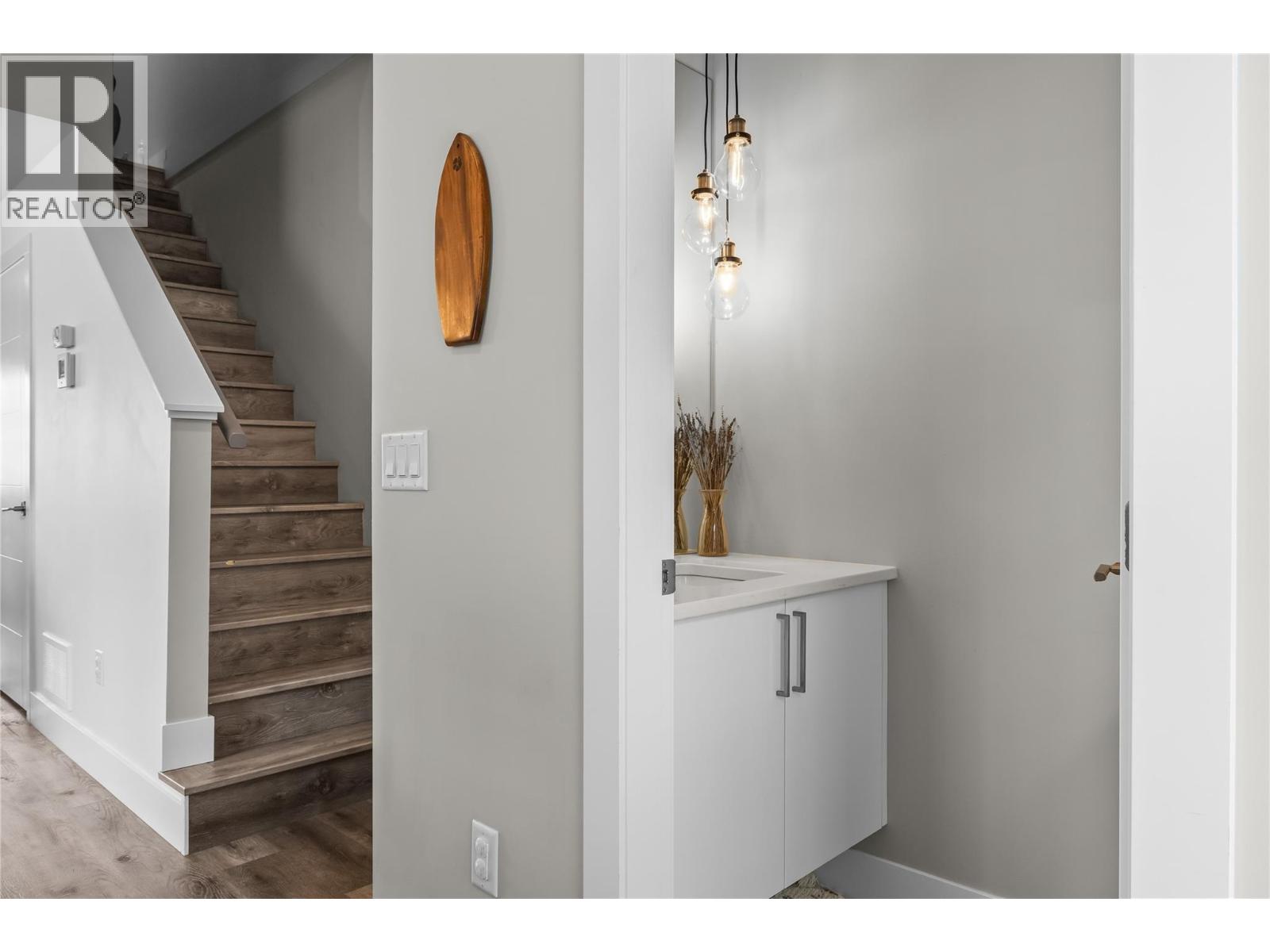 2 771 Raymer Avenue, Kelowna