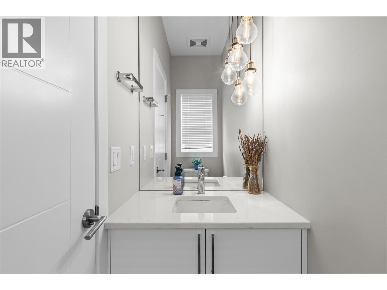 2 771 Raymer Avenue, Kelowna
