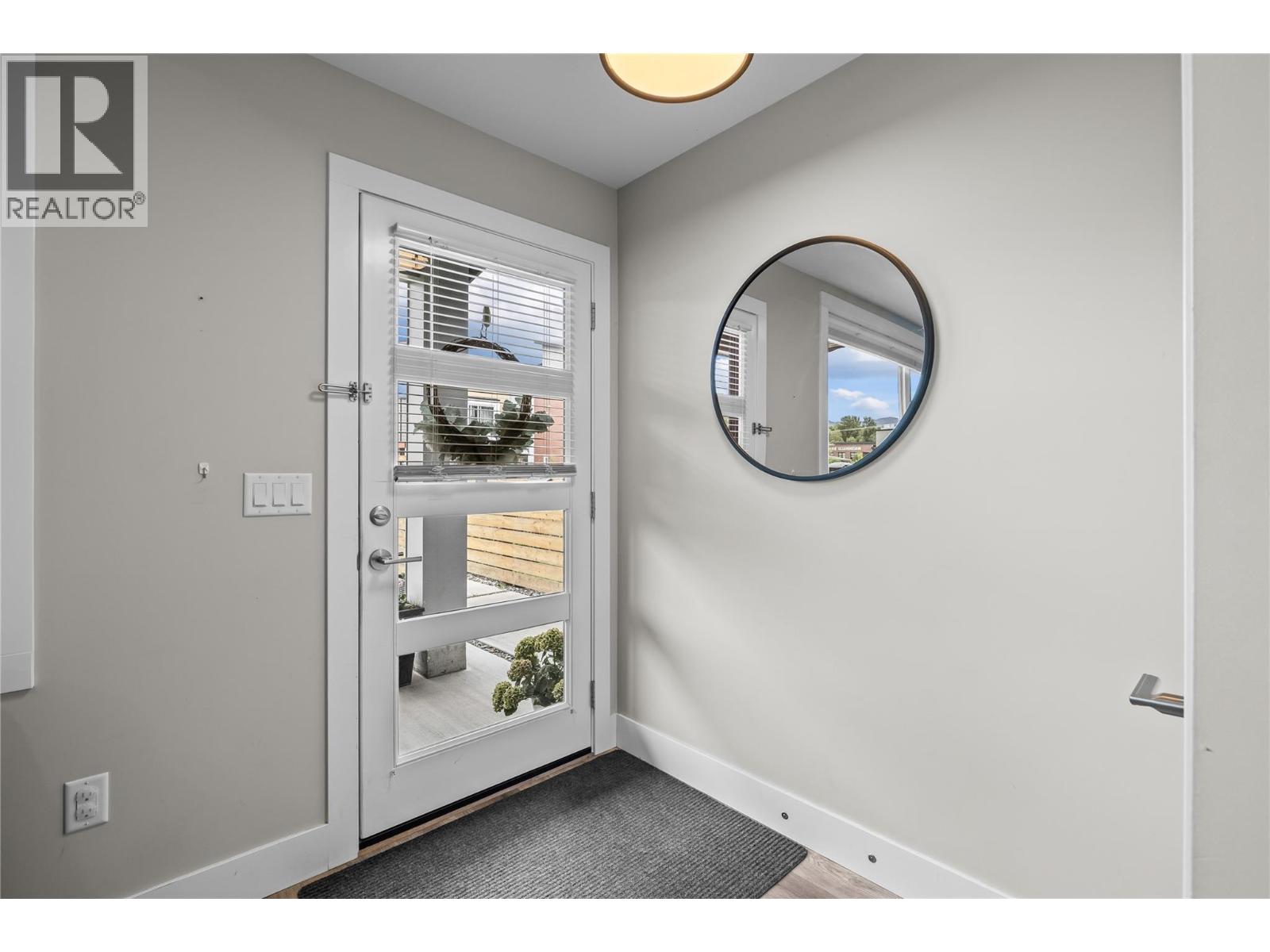 #2 771 Raymer Avenue - 11