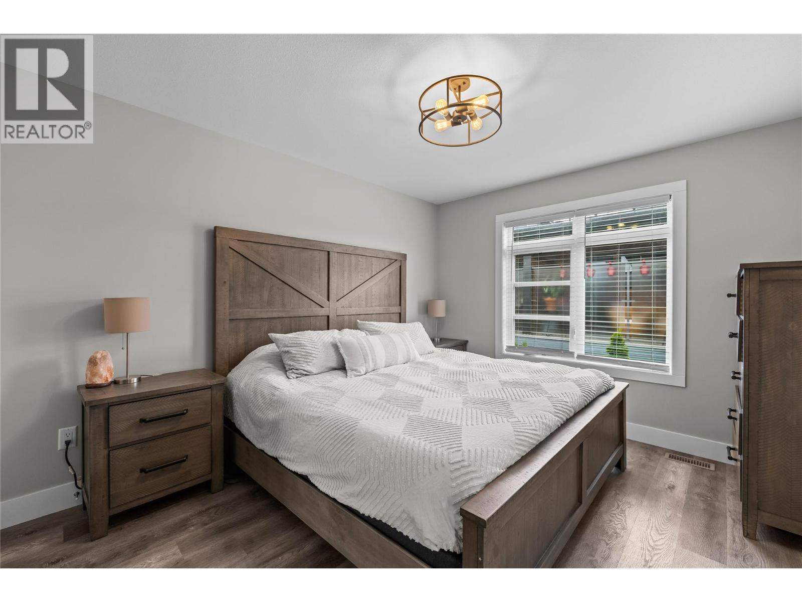 #2 771 Raymer Avenue - 21