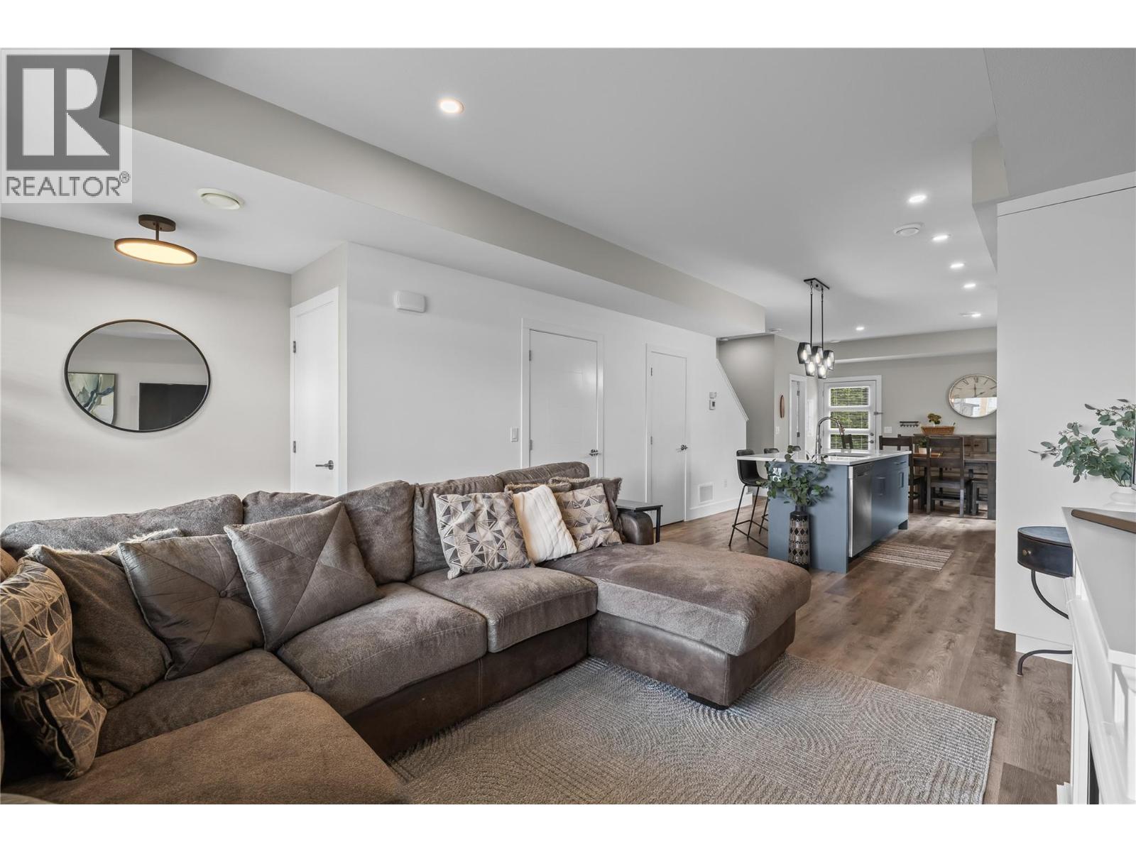 #2 771 Raymer Avenue - 12