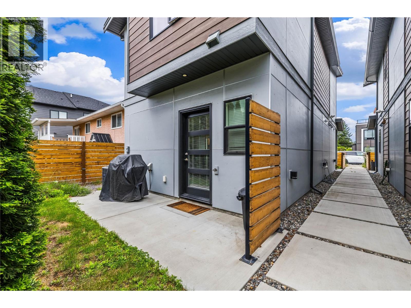 #2 771 Raymer Avenue - 35