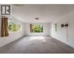 2561 Sinclair Rd, Saanich, BC V8N1B7 Photo 23