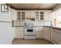2561 Sinclair Rd, Saanich, BC V8N1B7 Photo 28