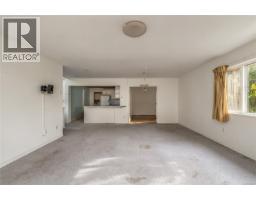2561 Sinclair Rd, Saanich, BC V8N1B7 Photo 24