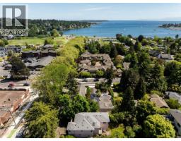 2561 Sinclair Rd, Saanich, BC V8N1B7 Photo 39