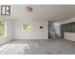 2561 Sinclair Rd, Saanich, BC V8N1B7 Photo 25