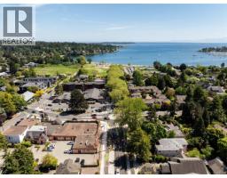 2561 Sinclair Rd, Saanich, BC V8N1B7 Photo 38