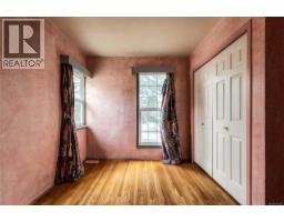 2561 Sinclair Rd, Saanich, BC V8N1B7 Photo 36