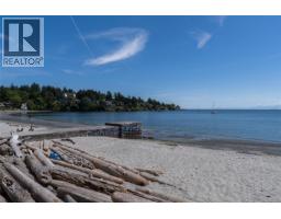 2561 Sinclair Rd, Saanich, BC V8N1B7 Photo 43