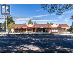 2561 Sinclair Rd, Saanich, BC V8N1B7 Photo 42