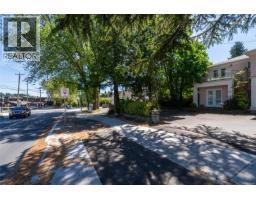 2561 Sinclair Rd, Saanich, BC V8N1B7 Photo 41