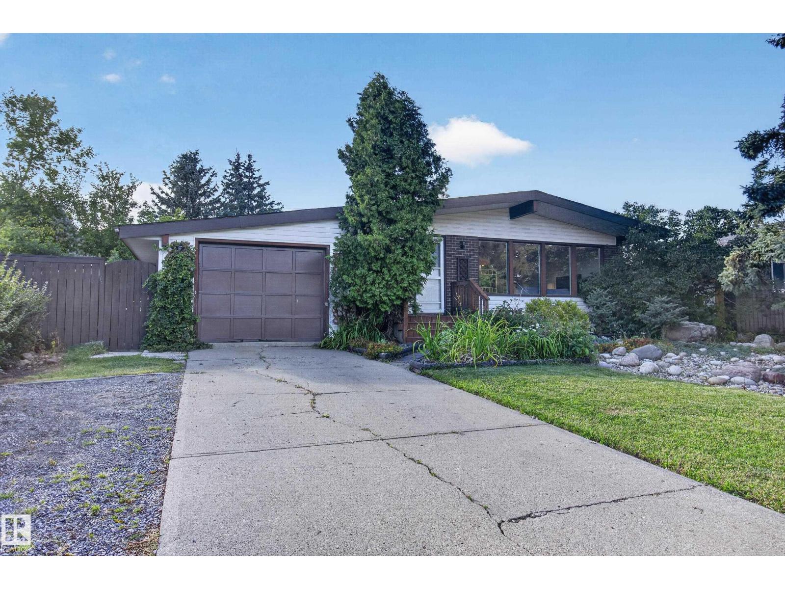 1042 PARKER DR, Sherwood Park — photo 1