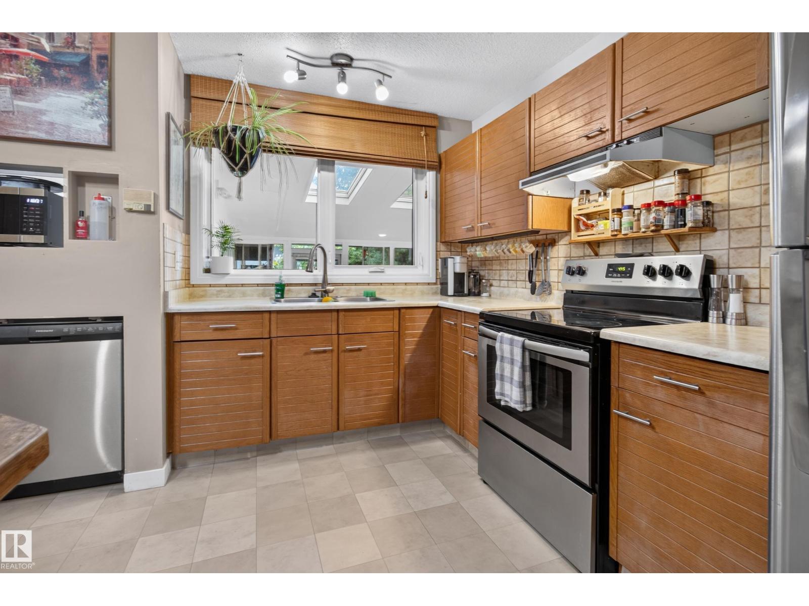 1042 PARKER DR - 12