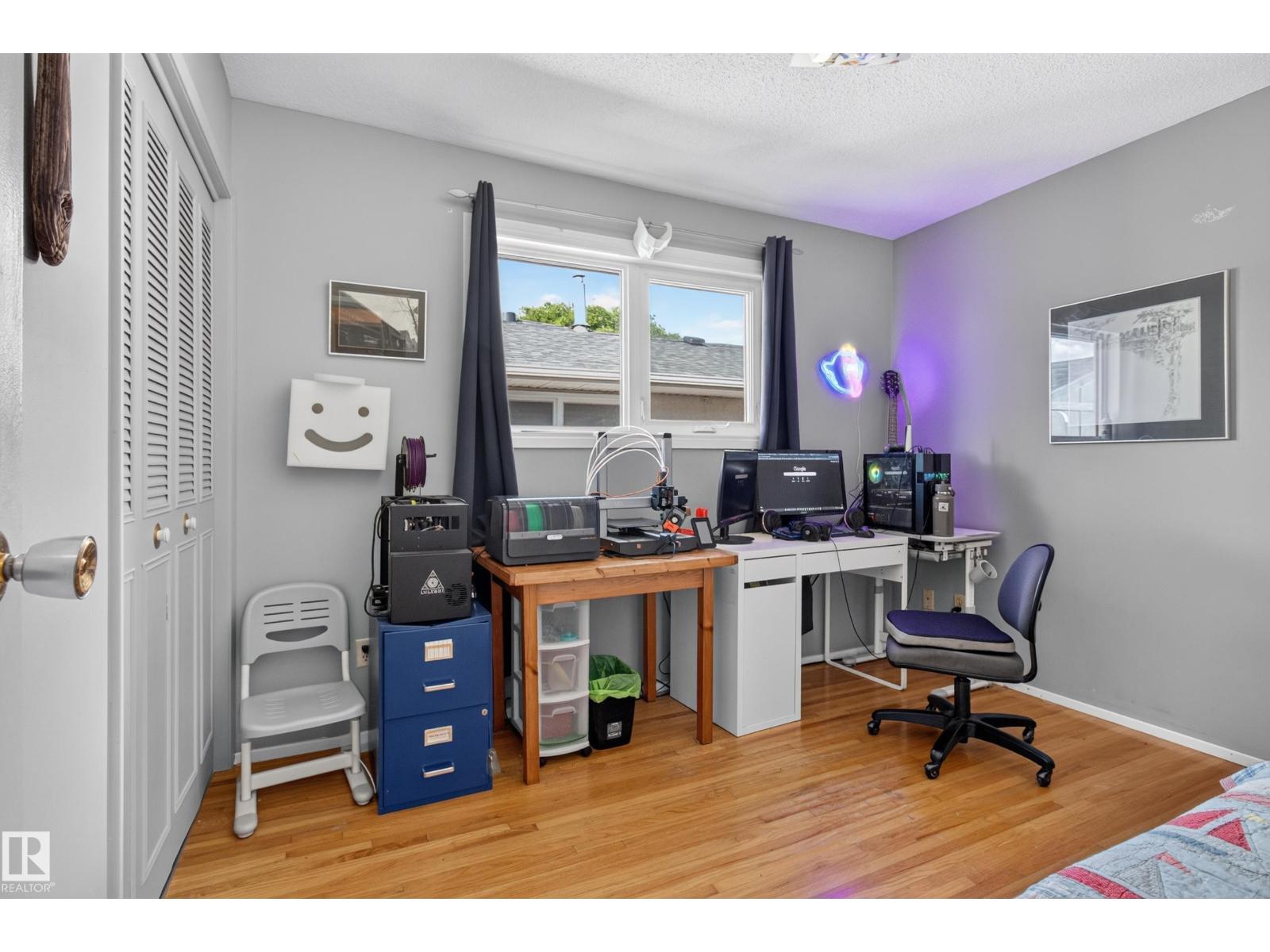 1042 PARKER DR - 18