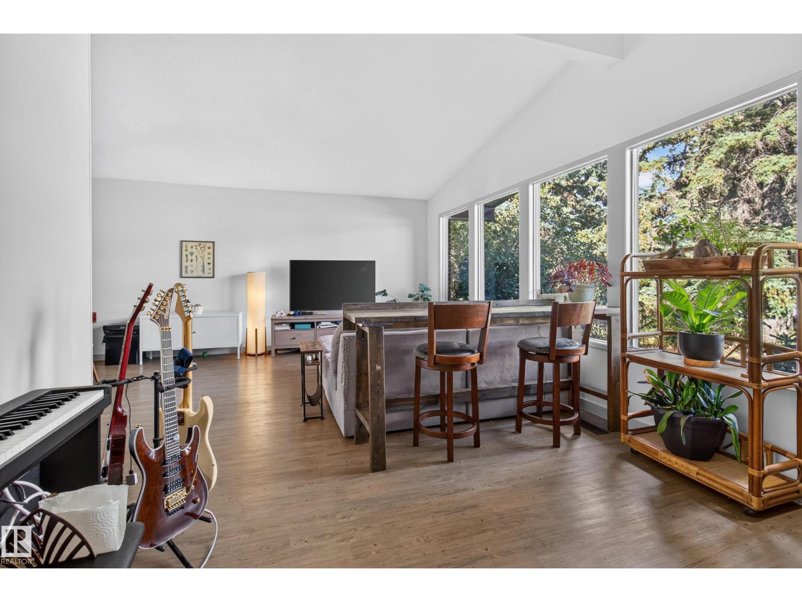 1042 PARKER DR - 6